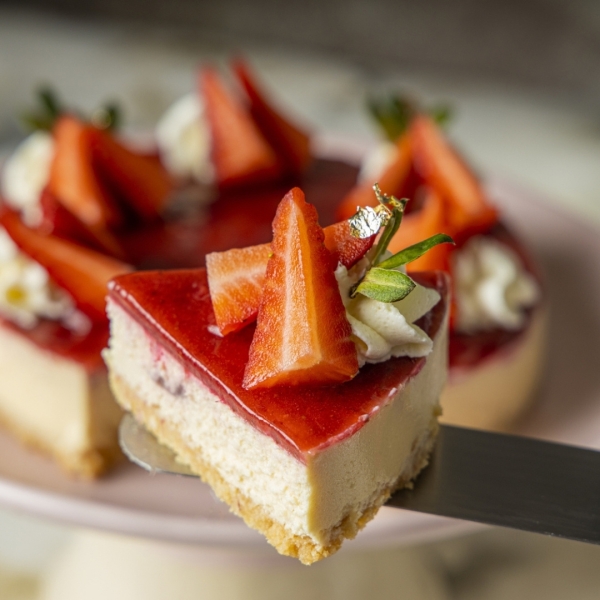 Strawberry Cheesecake Hola Keto Desserts Dubai UAE 2