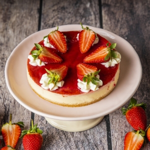 Strawberry Cheesecake by Hola Dubai Keto Desserts