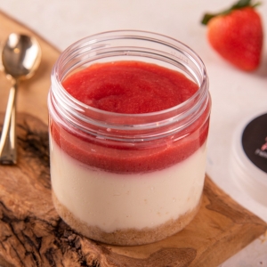 Strawberry Cheesecake Jar Dubai Keto Desserts UAE Low Carb No Sugar Healthy Delicious