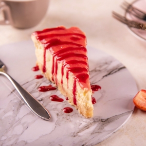 Strawberry Cheesecake Slice Dubai Keto Desserts UAE Low Carb No Sugar Healthy Delicious