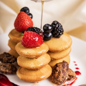 Keto Mini Maple Dutch Pancakes with Berries HOLA Dubai Keto Desserts