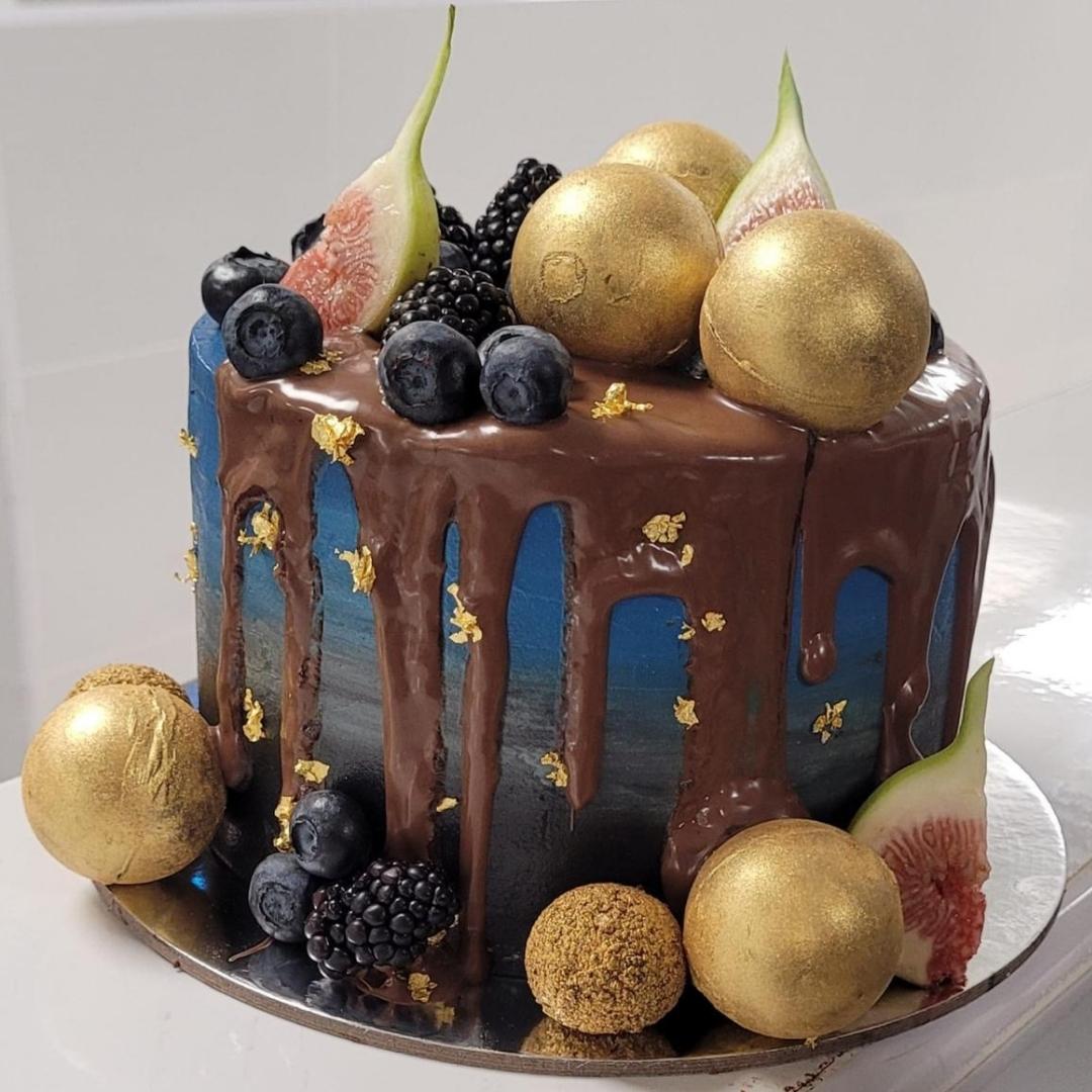 Healthy-Custom-Cake-for-Birthday-Anniversary-Party-in-Dubai-Abu-Dhabi-Sharjah-Fujairah-Ajman-Al-Ain-by-hOLa-UAE-12