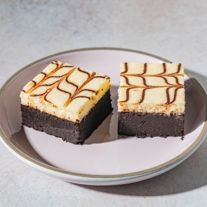 Cheesecake Brownies hOLa Keto Dubai Abu Dhabi Fujairah Al Ain Ajman