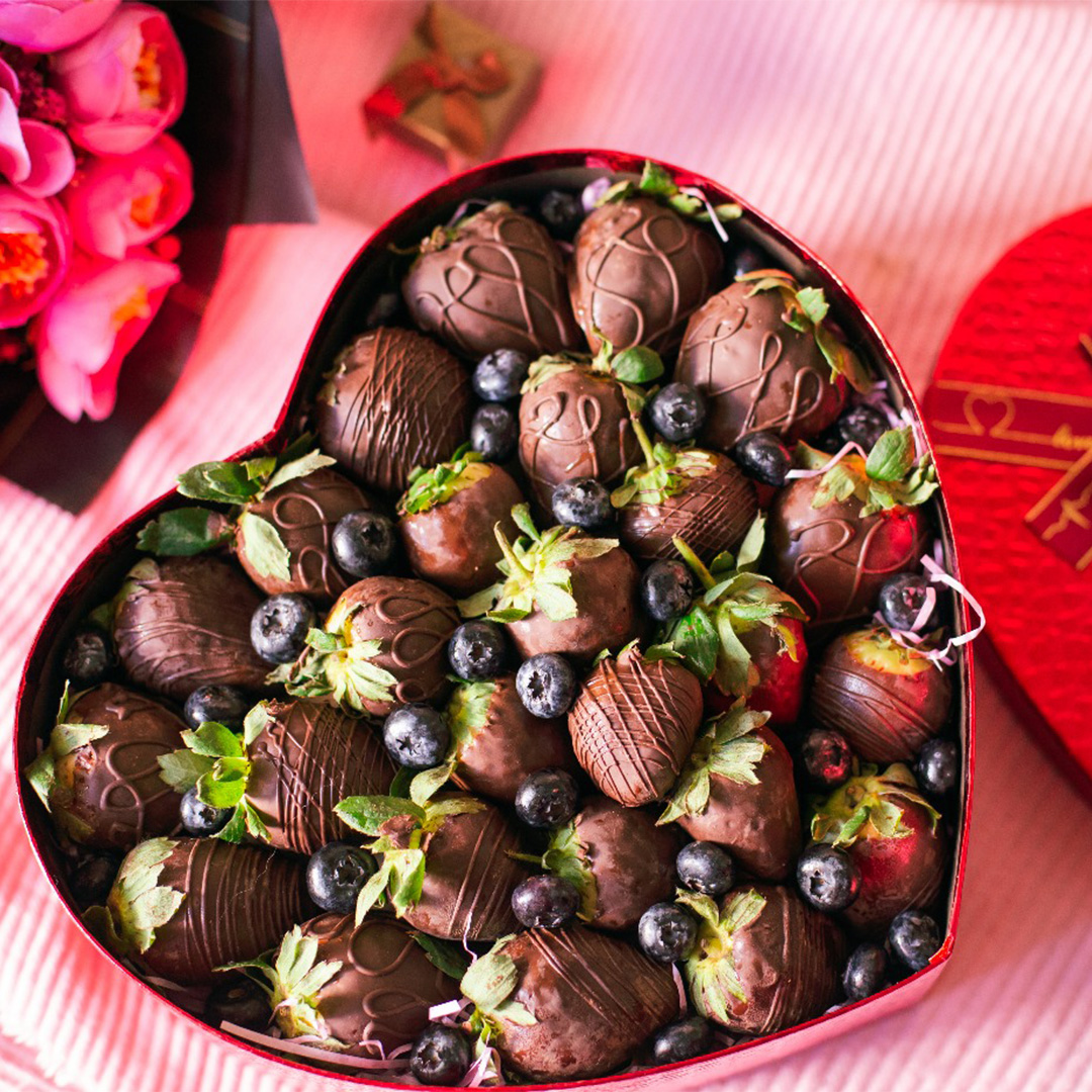 25 Keto Dark Chocolate dipped Strawberries for Valentine's Day in Dubai Abu Dhabi Sharjah Ajman Al Ain Fujairah Ras Al Khaimah UAE HOLA