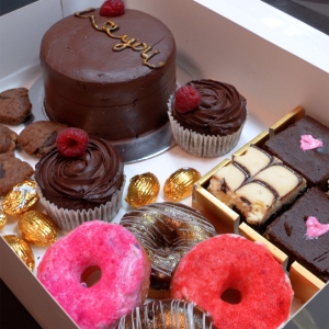 Love Bloom Box Bento Cake Cupcakes Doughnuts Cookies Chocolates HOLA Keto Dubai Abu Dhabi Sharjah Ajman Al Ain Fujairah Ras Al Khaimah UAE