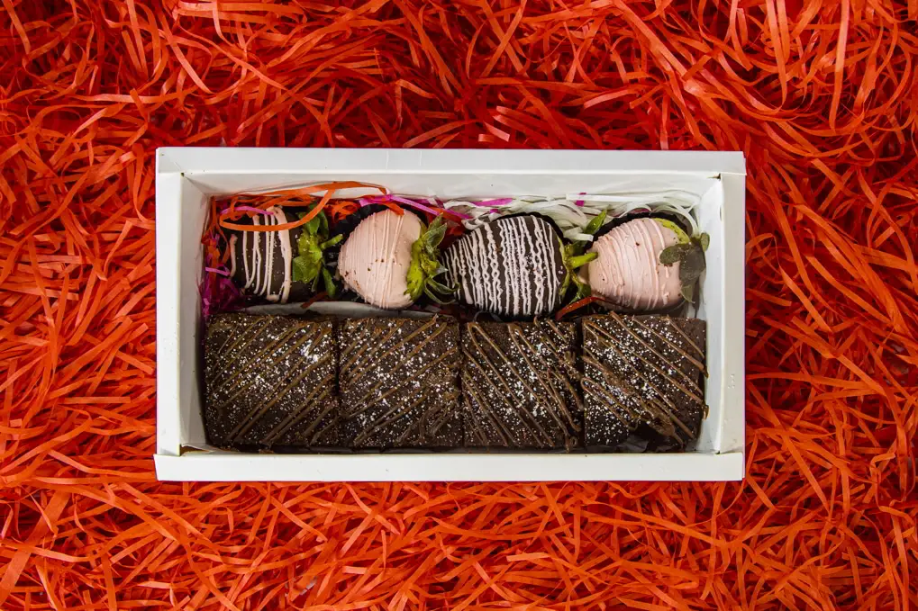 Love Box 2 for Valentines Day hola Keto Desserts Dubai Abu Dhabi Sharjah Al Ain Fujairah Ajman UAE