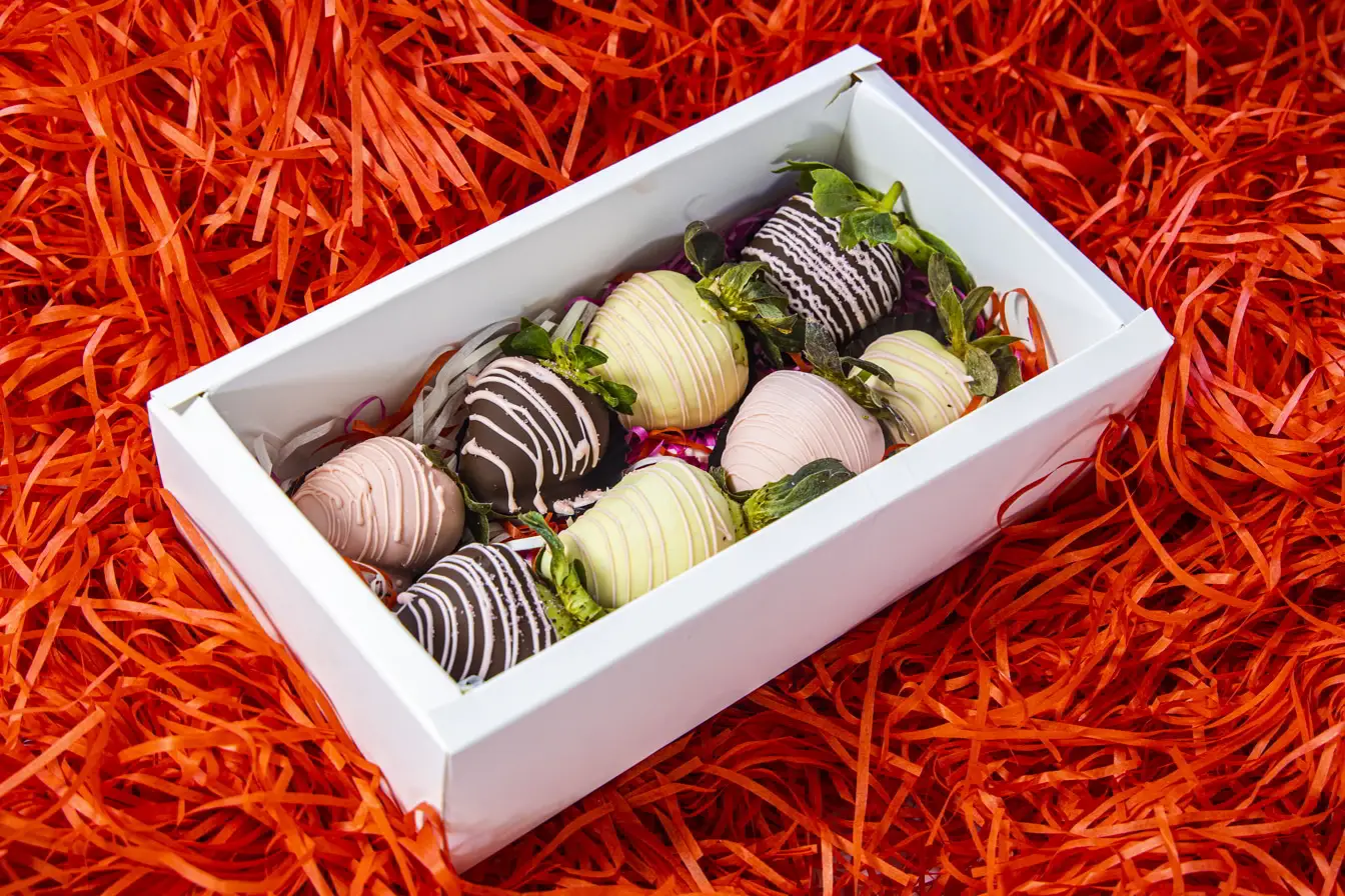 Love Box for Valentines Day hola Keto Desserts Dubai Abu Dhabi Sharjah Al Ain Fujairah Ajman UAE